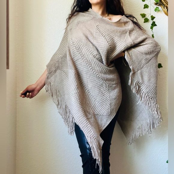 Urban Collection Poncho Sweater One Size - Picture 6 of 8